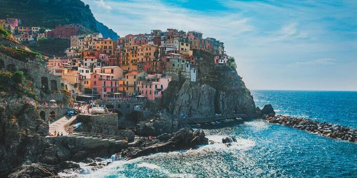 cinque terre trekking